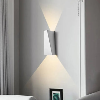 TARSEDE geometric gold triangle wall light