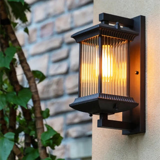 LANTO Traditional Garden Lantern – Classic Outdoor Exterior Wall Light