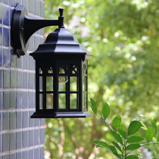 DOIJOT Traditional Outdoor Lantern – Black Wall-Mounted Exterior Garden Light