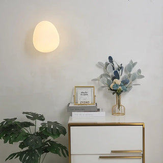 White stone glass wall sconce close-up – G9 1600g IP20 warm glow
