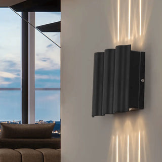 BOM Wave LED Outdoor Wall Light – Contemporary Undulating Design