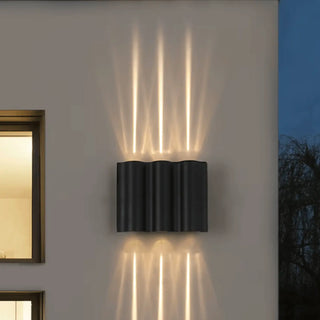 BOM Wave LED Outdoor Wall Light – Contemporary Undulating Design
