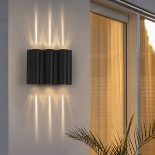 BOM Wave LED Outdoor Wall Light – Contemporary Undulating Design