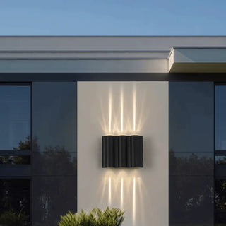 BOM Wave LED Outdoor Wall Light – Contemporary Undulating Design