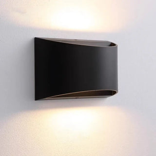 White minimalist LED wall light close-up – slim aluminum 7W fixture