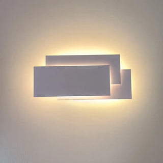 White rectangle LED wall sconce installed – 12×25cm 3000K modern