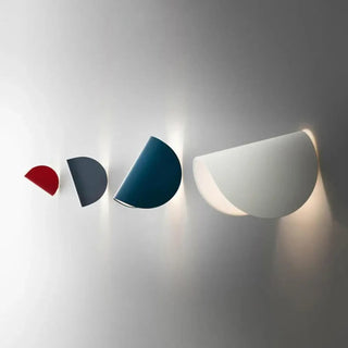 PIDO curved metal wall light red – close-up