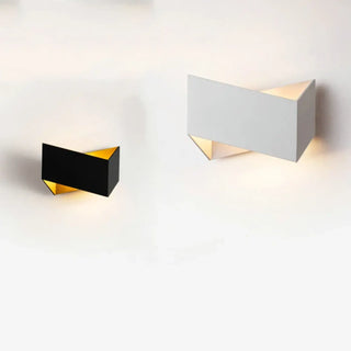Geometric wall sconce LED IP65 – black close-up detail