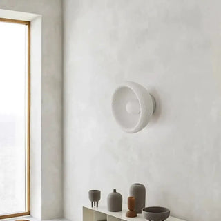 Round resin wall sconce front view – white ceramic-style LED G4