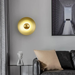 Round wall sconce in gold – warm 3000K dimmable glow