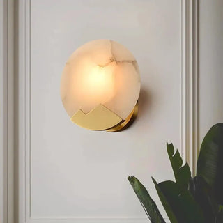 Marble effect wall sconce with gold bracket – E14 LED 20×25cm