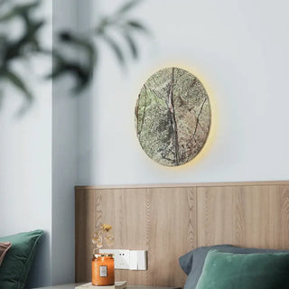 Sculptural green stone wall sconce warm 3000K – detail
