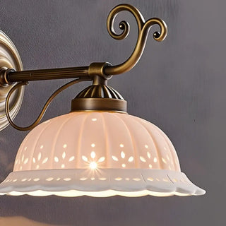 Vintage cream globe wall sconce bronze – ambient warm detail