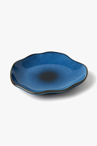 nordic shell-motif ceramic dinner plate