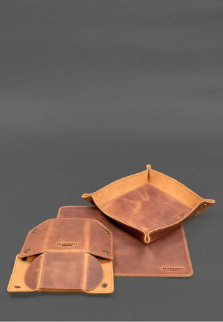leather light brown desk organizer mat pen holder set close-up 2