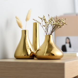 luxury gold vase ceramic flower vase nordic style decor elegant home accessory close-up