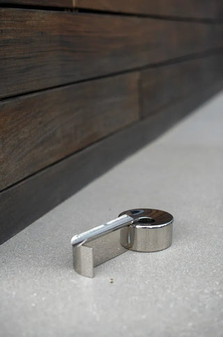 single cigar ashtray windproof stainless steel lid chrome finish detail