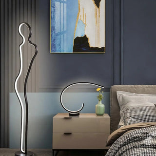 WOMAN sculptural floor lamp – directed light close-up