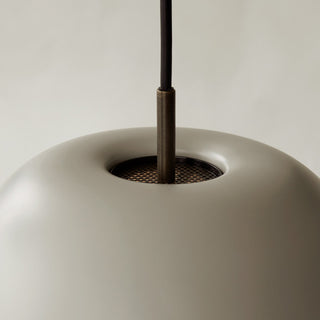 Suspension en métal – Suspension conique moderne avec lampe finition métallique pour éclairage de salon