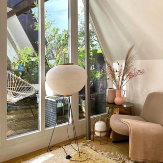 CHLOE metal tripod floor lamp – ambient light view