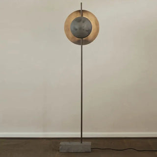 DISSY globe floor lamp – matte metal finish detail