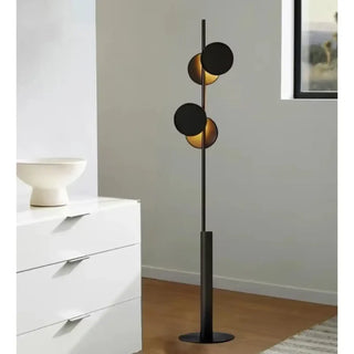 DOROIR black gold floor lamp – in contemporary living room