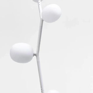 Lámpara de pie de globo moderna – Iluminación decorativa de metal y cristal con acabado blanco