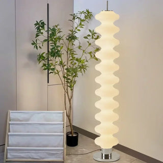 HORILE luminescent wavy floor lamp – in contemporary room