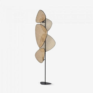 SITUPOU floor lamp – black sculptural living room detail