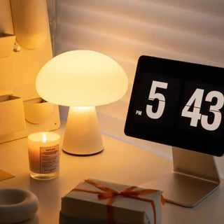 NAVIE mushroom LED lamp – rounded retro silhouette detail