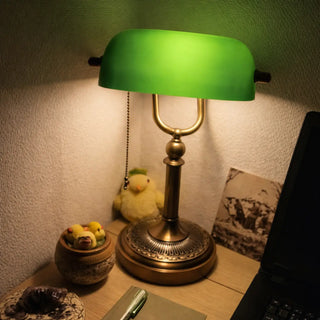 DAWN Retro-Chic Vintage Bedside Lamp - retro design detail