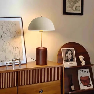 EVALY bedside lamp – refined silhouette detail