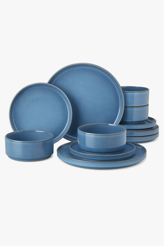 Stoneware dinnerware set